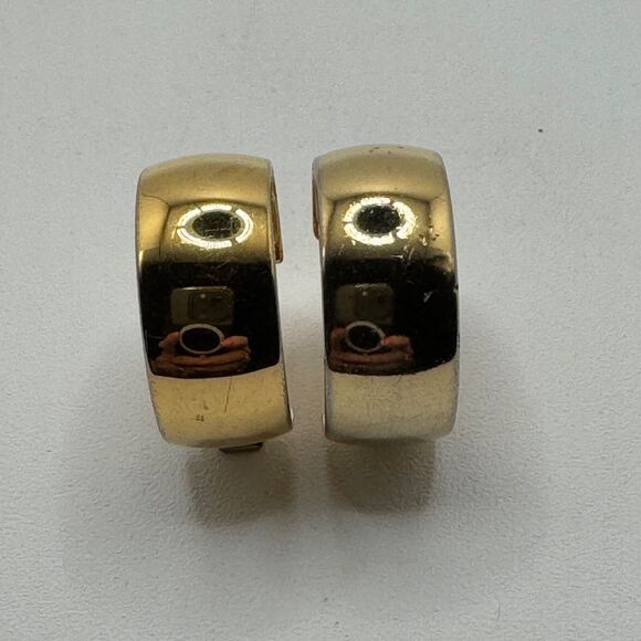 Vintage MONET Hoop Clip On Earrings Shiny Wide Gold Tone - Picture 3 of 10
